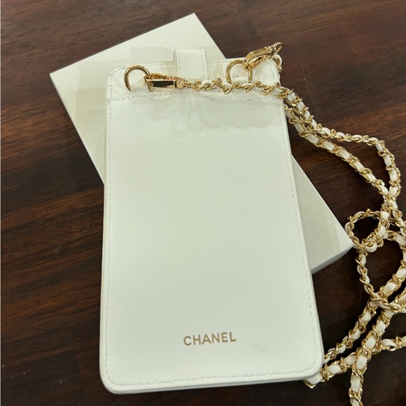 Chanel Coco Crush GWP White Phone Holder and CB Strap with Credit Card Slots - Picture 1 of 3